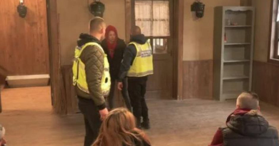 RIJALITI UČESNICA UHVATILA SESTRU SA DEČKOM! Skandal na imanju, sve se odigralo pred kamerama!