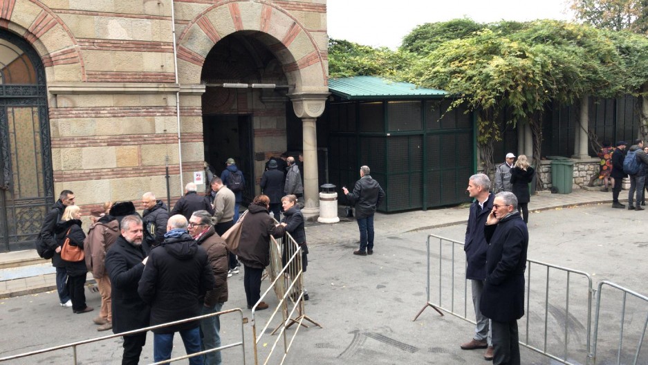 TUŽNA POVORKA NA NOVOM GROBLJU Porodica i prijatelji se oprostili od Miodraga Kostića