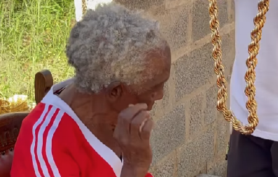 BAKA ČOLA JE MODNA IKONA U devetoj deceniji izgleda kao tinejdžerka, zavide joj i mnogo mlađe, ovaj stil morate da vidite!