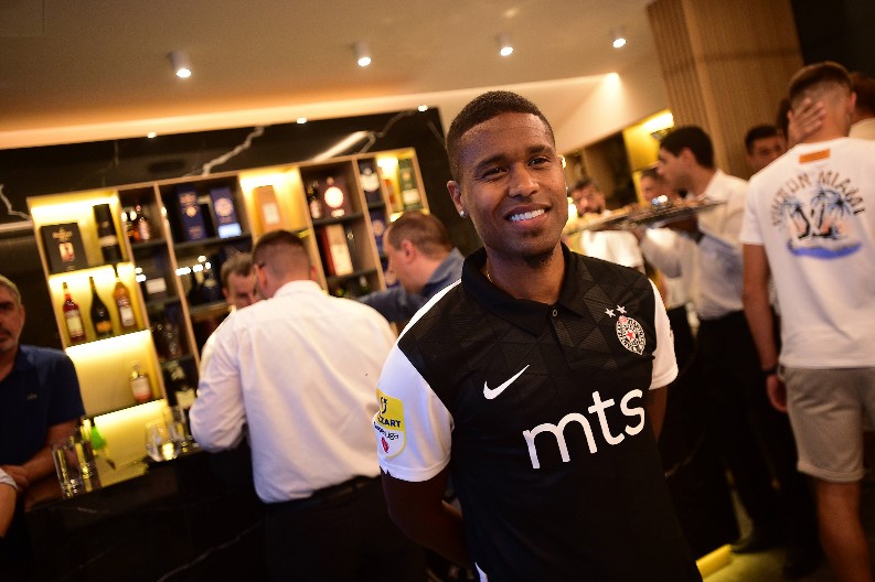 NOVI KOSTUR ISKOČIO IZ ORMANA Bivši igrač tužio Partizan za milionski iznos