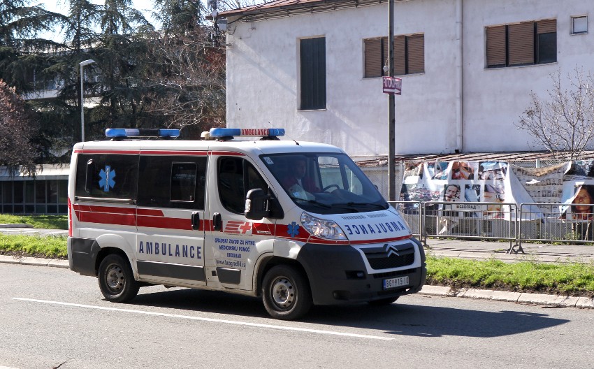 UMRLA ŽENA (35) KOJA JE PALA SA ČETVRTOG SPRATA U BEOGRADU Nakon operacije njeno srce nije izdržalo