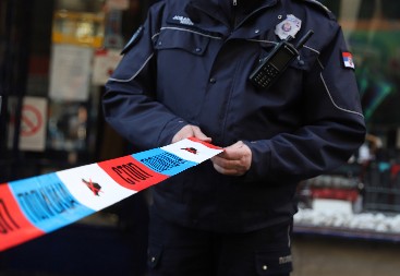 POGODILA GA PESMA PA ZAPUCAO U RESTORANU Vuk se tereti i za nedozvoljeno nošenje oružja i izazivanje opšte opasnosti