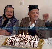 PENZIJU PRIMA JOŠ OD KAD JE TITO UMRO Deda Milovan uz pesmu i rakiju proslavio 104. rođendan, a njegov savet za dug život će vas oduševiti