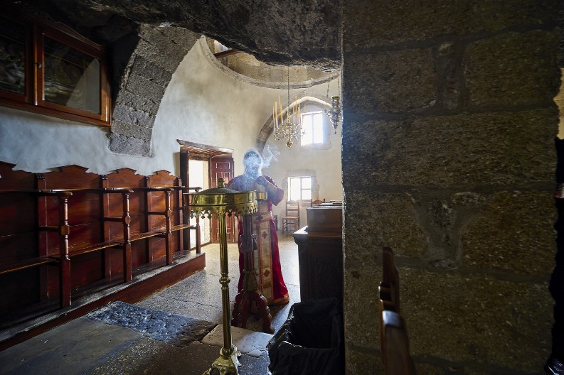 "OVO JE POKUŠAJ DA SE OBEZVREDNI HRIŠĆANSTVO!" Protonamesnik Mića Đorđević se oglasio za Alo! povodom optužbi na račun oca Slaviše S.!