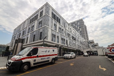 SMETALA IM GLASNA MUZIKA  Tuča u poznatoj kafani u Lazarevcu, a epilog je mladić koji je sa teškim povredama primnjen u bolnicu