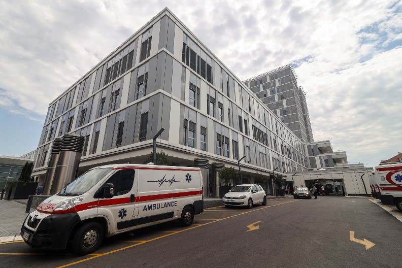 SMETALA IM GLASNA MUZIKA  Tuča u poznatoj kafani u Lazarevcu, a epilog je mladić koji je sa teškim povredama primnjen u bolnicu