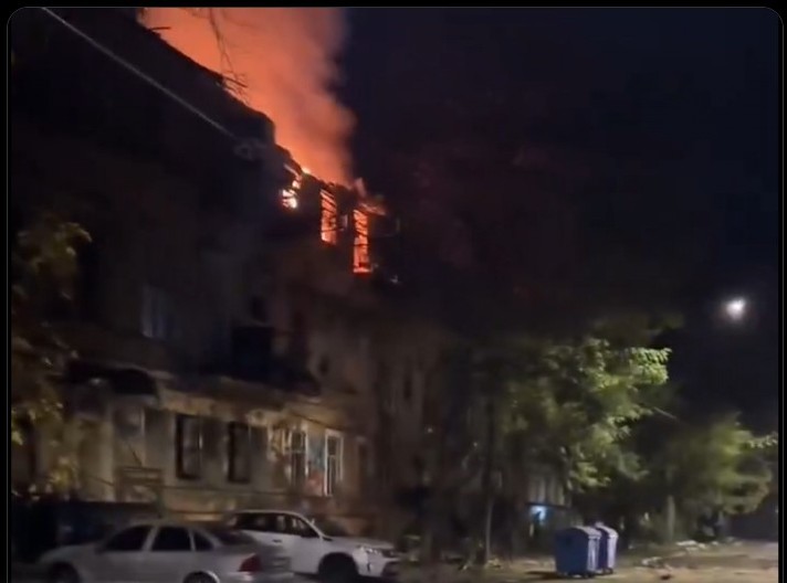 ZASTRAŠUJUĆ PRIZOR! RUSI IZVELI MASOVAN NAPAD NA ODESU! Zasuli je raketama i dronovima! Ima mrtvih i ranjenih!