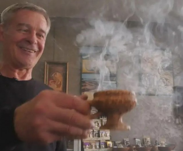 NAJSKUPLJI TAMJAN NA SVETU: Dušan iz Novog Sada otkriva kako se prikuplja najvrednija smola