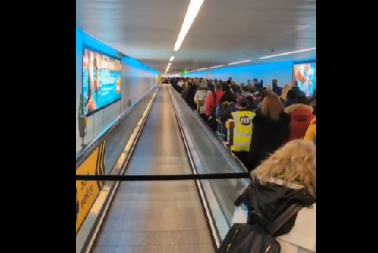 PRVI SNIMAK EKSPLOZIJE KOD AMBASADE SAD: Detalji drame na londonskom aerodromu, hiljade ljudi evakuisano (VIDEO)