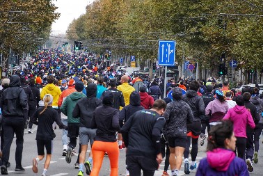 KROZ CENTAR GRADA NEĆETE MOĆI DA VOZITE: Zbog polumaratona danas i sutra izmene u saobraćaju, ovo je DETALJAN spisak blokiranih ulica!