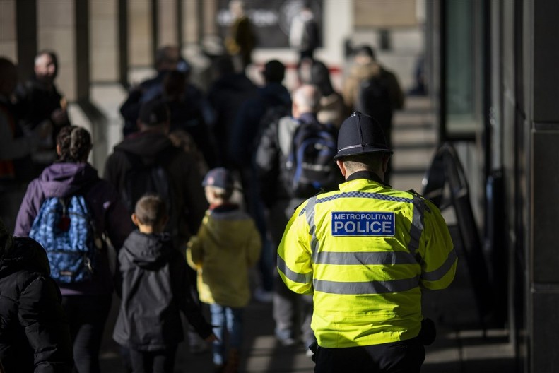 POLICIJA IZAZVALA EKSPLOZIJU U LONDONU Kordoni čuvali stanicu, evo šta se dešava