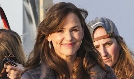 NEMA VIŠE SMRZAVANJA, OVA JAKNA JE ZAKON Idealna za snežno i vetrovito vreme, a boja ne može biti lepša, uklapa se uz sve