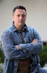 "MEDIOKRITETI I PARAZITI, BOCKAJU ME" Andrija Milošević žestoko o kolegama i današnjici: "Svet je na ivici rata" (VIDEO)