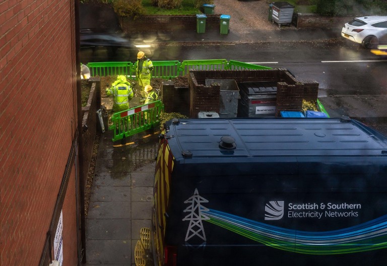 RASTE BROJ MRTVIH U RAZORNOJ OLUJI "Bert" ubio četvoro, na snazi UZBUNA!