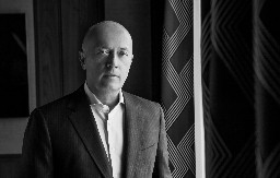 DANAS SAHRANA MIODRAGA KOSTIĆA Porodica se oprostila emotivnom porukom, deca ocu obećala jednu stvar!