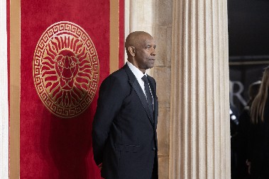 ČUDE SE KOLIKO JE PRIZEMAN UPRKOS MILIONIMA  Ovaj glumac važi za najskromnijeg čoveka u Holivudu, a može bukvalno da para oblacima