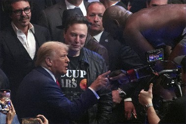 OVAKO JE DONALD TRAMP DOČEKAN Novoizabrani predsednik Amerike specijalni gost na UFC spektaklu (VIDEO)