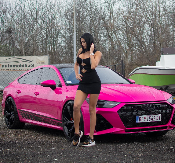 "BOLJE SE SNIMAJ GOLA I NE PRIČAJ PREVIŠE!" Javnost frapirana izjavom naše influenserke: "Nemam 3.000 evra za stan, upucaću se"