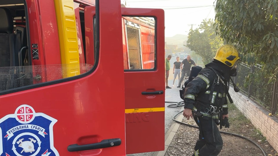 UŽAS U KALUĐERICI! Muškarac poginuo u požaru!