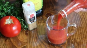 Skida plak sa arterija: U sok od paradajza dodajte ove 3 namirnice i zaboravite na loš holesterol i trigliceride