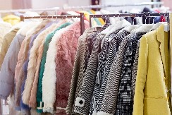 90-IH SU BILE NAJPOPULARNIJE, POSTALE OMRAŽENE, A SADA... Vadite ih iz ormara, ovaj model jakne je opet IN