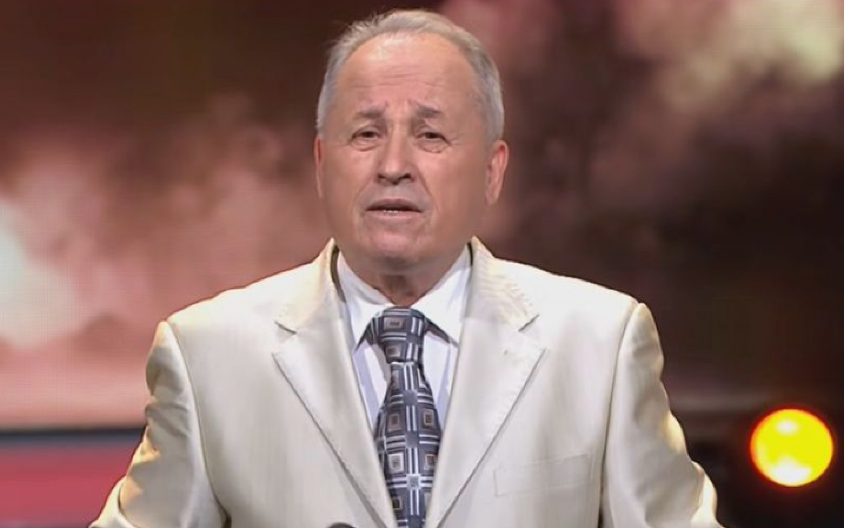 OGLASIO SE LEGENDARNI PEVAČ NAKON LAŽNE INFORMACIJE O NJEGOVOJ SMRTI Našalio se na svoj račun, pa potvrdio smrt svog kolege sa kojim su ga zamenili