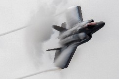 DIZAJNIRAN ZA "NEUSPREH" Mask kritikovao američki ponos F-35