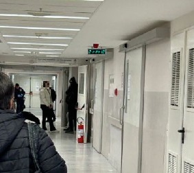 POTRESNE SCENE U URGENTNOM CENTRU! Vojin Ćetković se ne odvaja od ćerke