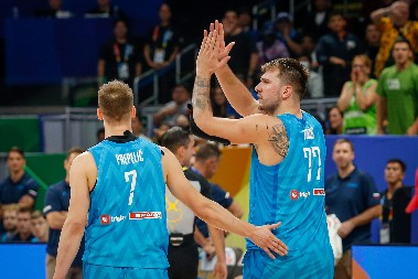 SRBIJA DOBIJA DRUŠTVO Slovenije overila plasman na Evropsko prvenstvo, Crna Gora sve bliža cilju