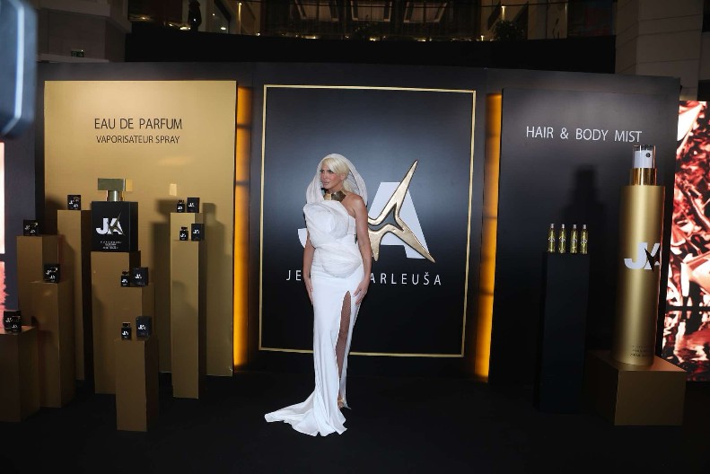 OVO JE TAJNA PARFEMA JELENE KARLEUŠE Pravljen je po najnovijoj tehnologiji specijalnog molekula