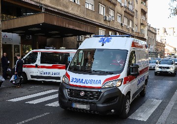 PRED ZORU NA TINEJDŽERA KOJI JE KRENUO U ŠKOLU NALETEO KAMION  Hitna pomoć intervenisala 110 puta