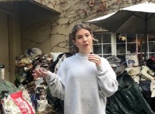 ''KADA SAM UŠLA, OSEĆALA SAM SE KAO DA UMIREM'' Baba 10 godina nikog nije puštala u kuću, zgadiće vam se život kad vidite šta je gomilala unutra! (VIDEO)