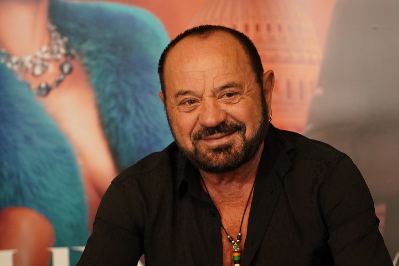 MILE KITIĆ I MARTA SAVIĆ GRADE NOVU VILU Luksuzna nekretnina nikoga ne ostavlja ravnodušnim! (FOTO)