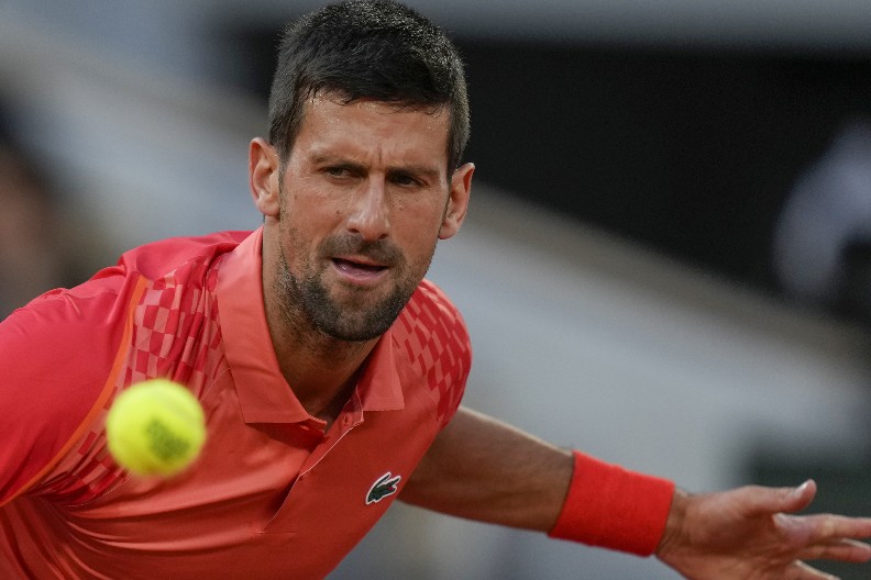 NOVAK ĐOKOVIĆ SVAKO JUTRO POČINJE ISTIM NAPITKOM Kaže ovim sokom jača imunitet i ne razboljeva se često (VIDEO)