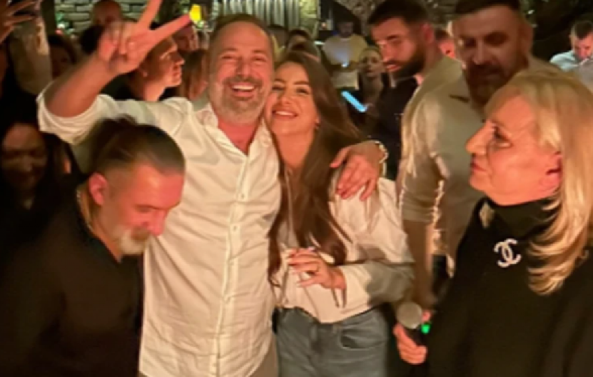 VESNA ZMIJANAC ZAPEVALA BRANKU BABIĆU NA UVCE! Srpski milioner u transu, osvanule fotke iz ludog provoda! (FOTO)