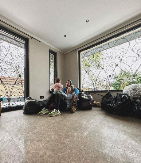 USELILI SE U NOVU KUĆU, A ONO ŠTO SU PRONAŠLI IH ZAPREPASTILO Na zidovima su zatekli jeziv prizor