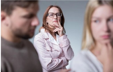 DRAMA U PORODICI, POSVAĐALI SE ZBOG IMENA ZA DETE Maćeha zahtev koji je razbesneo roditelje, bukti rasprava na mrežama!