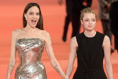 MASNA KOSA, ZAPUŠTENA, NE LIČI NA SEBE Ćerka Breda i Anđeline neprepoznatljiva, a autfit i nekako može da prođe