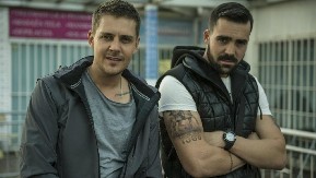 NAŠ GLUMAC BIO INTIMAN SA KUMOM! Progovorio o eksplicitnim scenama koje su šokirale javnost!