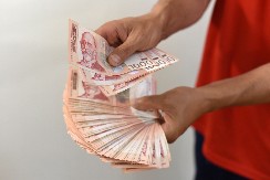 STIŽE KEŠ NA RUKE Prve isplate samo što nisu počele, važna informacija za penzionere