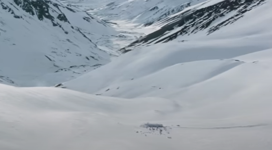 "POJEO SAM IM SINA I MOLIO DA MI OPROSTE"!Jeziva avionska nesreća ih naterala da jedu LEŠEVE prijatelja da bi preživeli: Teška ispovest putnika koji su prošli kroz HOROR!