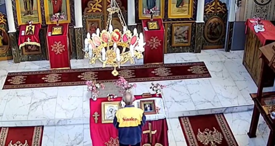 USRED POSTA! PREKRSTIO SE NAD IKONOM, PA TRPAO PARE U DŽEPOVE: Skandalozna krađa u Šapcu (VIDEO)