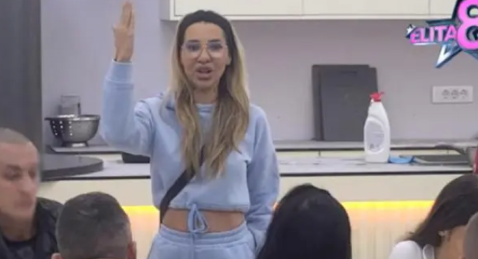 OGLASIO SE PRODUCENT PEVAČICE KOJA JE NASRNULA NA ZADRUGARKU Nakon incidenta u Beloj kući imao da kaže samo jedno!