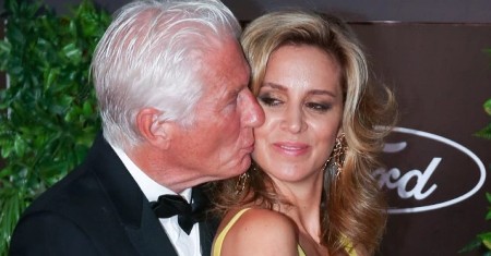 IZ AMERIKE, PREŠLI U ŠPANIJU, ALEHANDRA PODELILA MALI DEO NJIHOVOG DOMA Vide se stara vrata i nameštaj, zavirite u kuću Ričarda Gira