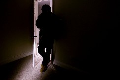 DEVOJČICU (8) NAPASTVOVAO STARAC: "IGRALE SU ŽMURKE, A ONDA JE PRIŠAO DEDA DRUGARICE I DODIRIVAO JE PO..."