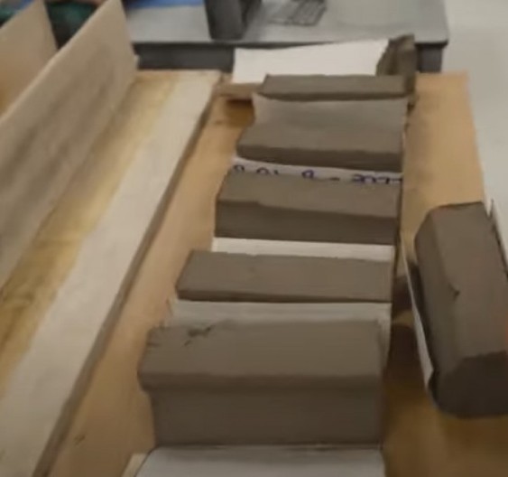 USAVRŠIO STARI, POZNATI NAČIN PRAVLJENJA CIGALA Njegov rad podržava Britanski savet za umetnost (VIDEO)