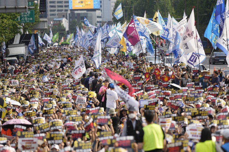 PROGLAŠENO VANREDNO STANJE! Predsednik je optužio opoziciju za "antidržavne aktivnosti" u Južnoj Koreji