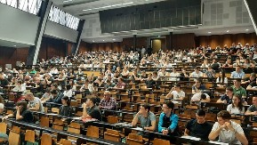 STIGLA IM OGROMNA PODRŠKA STUDENATA SA SVIH FAKULTETA Studentski parlament univerziteta u Beogradu ustao protiv nasilnika iz opozicije koji ih zloupotrebljavaju