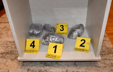 MALOLETNIK UHVAĆEN SA DVE KILE DROGE Hapšenje narko-bande u Nišu (FOTO)