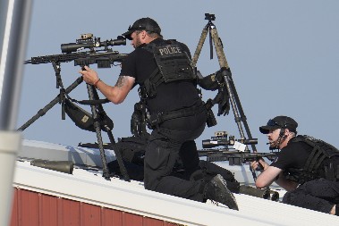 PUCNJAVA ISPRED KUĆE ČLANICE KABINETA PREDSEDNIKA SAD: Da li je život Dženet Jelen ugrožen?